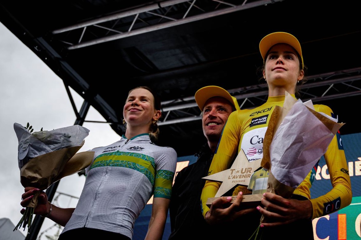 Talia Appleton with Isabella Holmgren on the final podium for the ARA Australian Cycling Team at the 2025 Tour de l'Avenir Femmes.